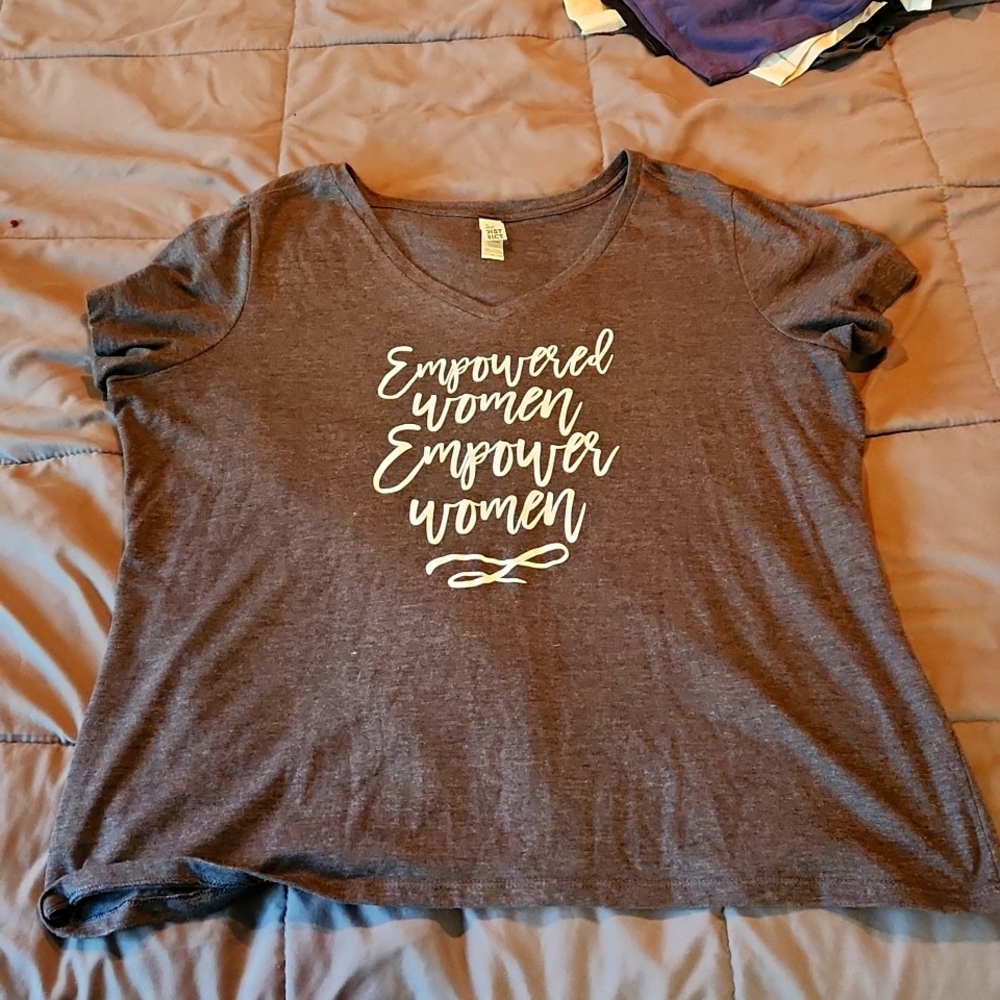 Graphic tee, size 3x by Very Important Tee District.